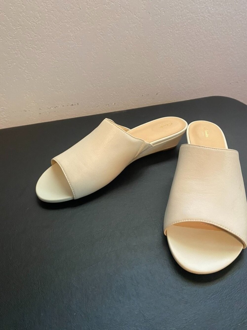 Clarks Slip -on Low Wedge Beige Leather Sandals Size 10, Like New Condition